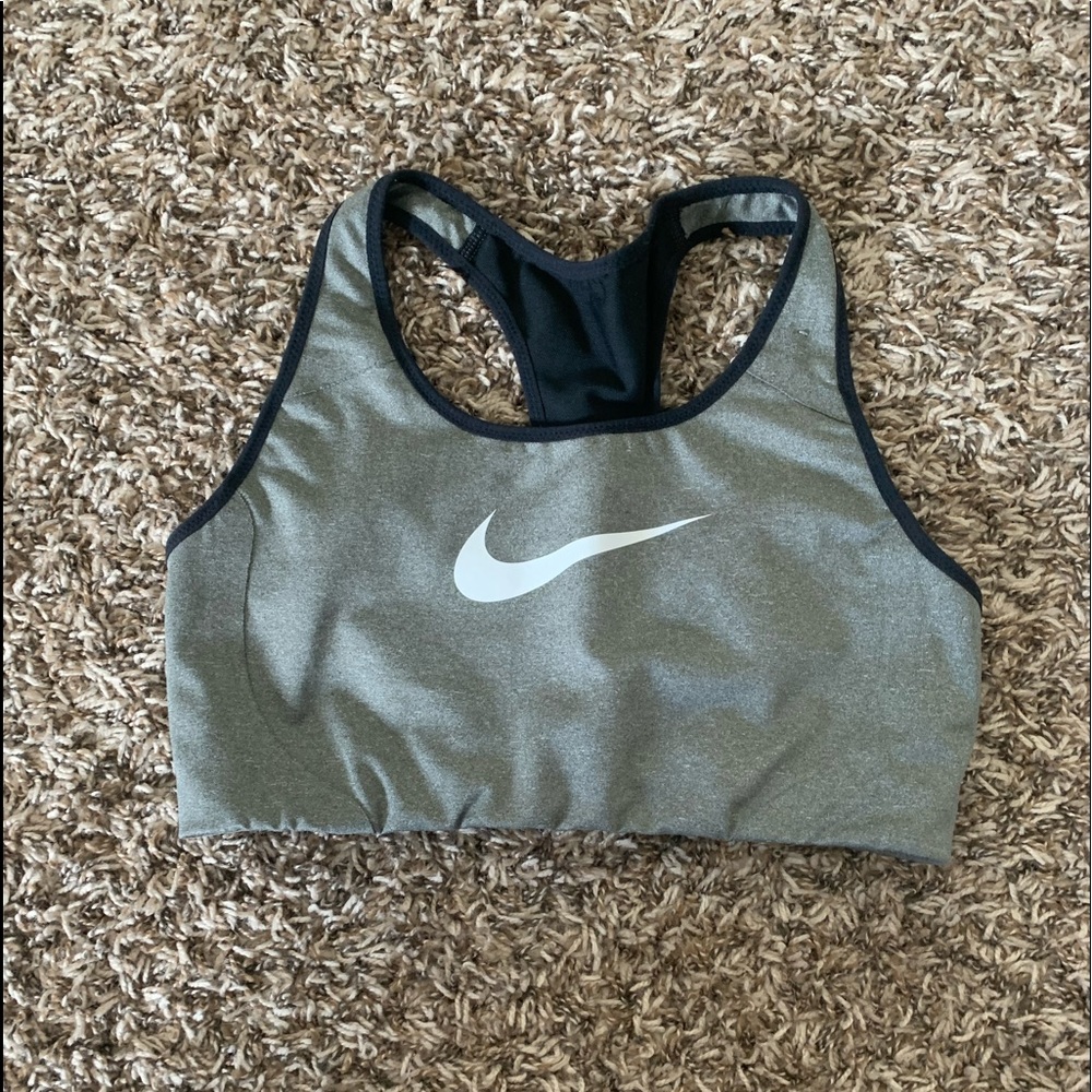 Nike sports bra. Size M.